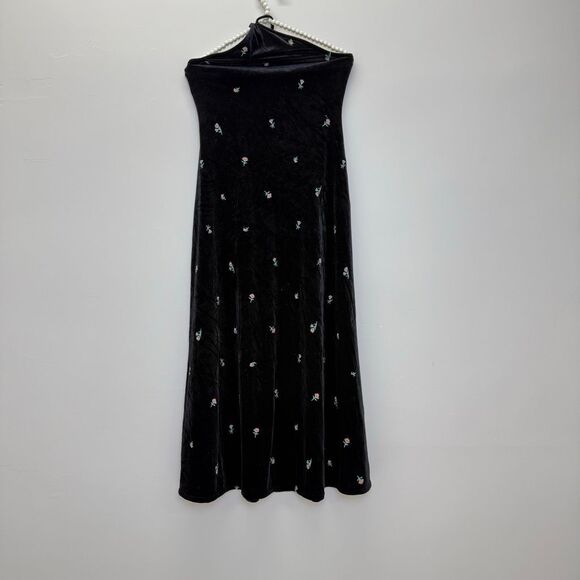 WEWOREWHAT High Neck Flower Dress - Picture 4 of 10